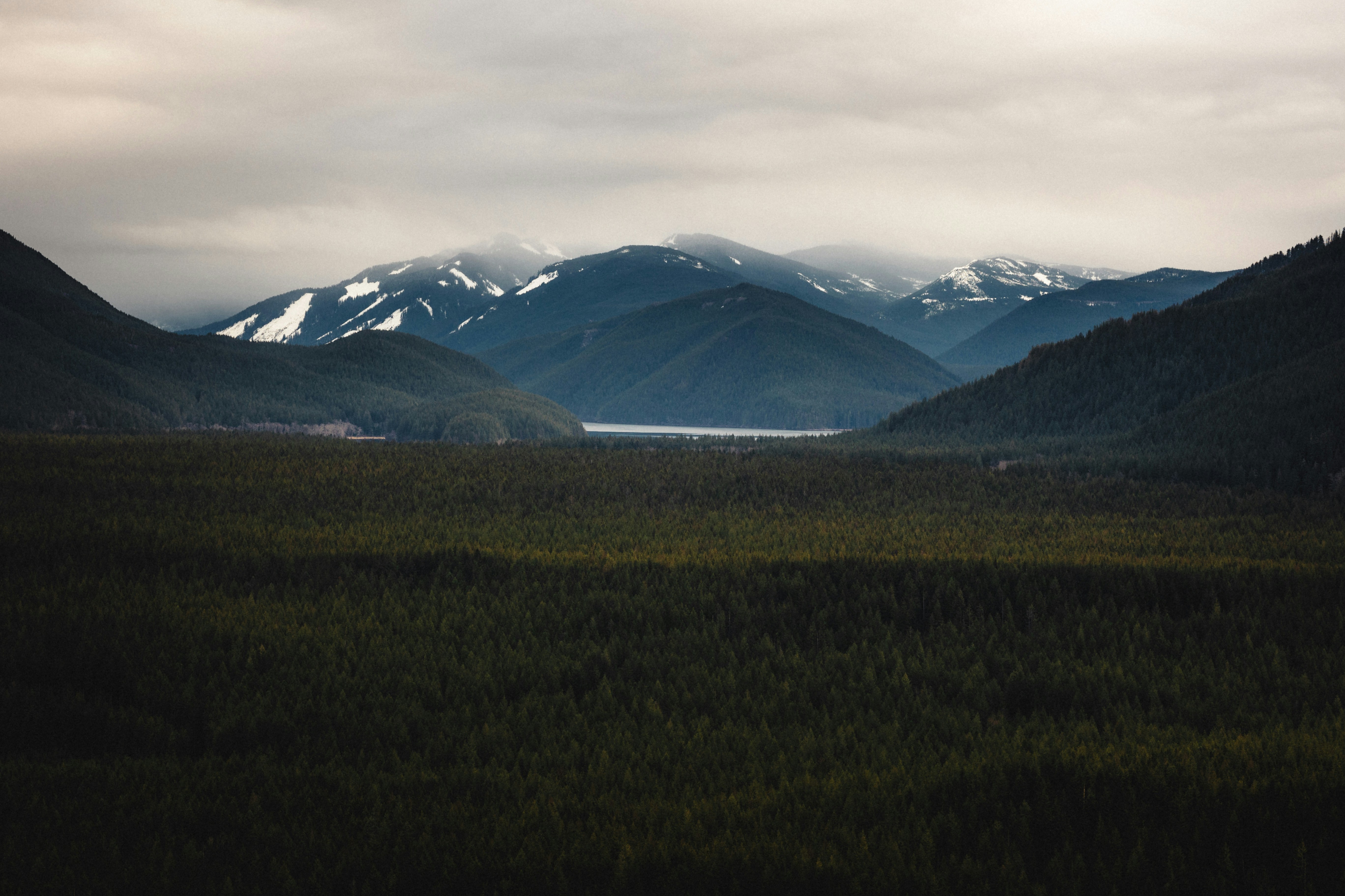 View from Rattlesnake Ledge overlooking Rattlesnake Lake and the Cascade foothills
